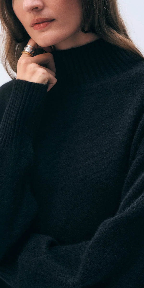White + Warren Cashmere Oversize Standneck Sweater