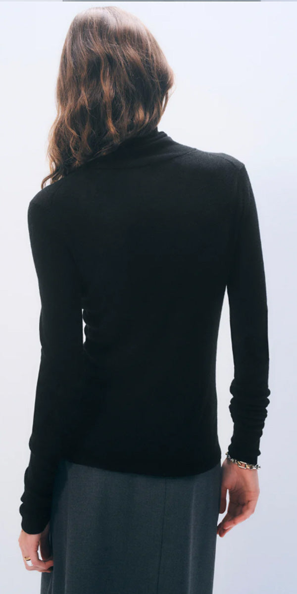 White + Warren Superfine Merino Fitted Turtleneck